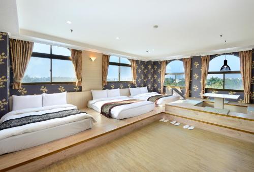 Giường trong phòng chung tại Jinsa Lakeside View Resort