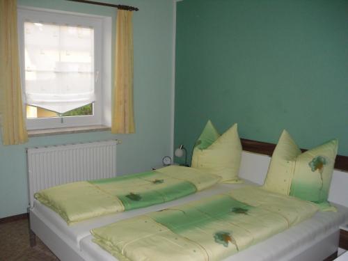 Ліжко або ліжка в номері Ferienwohnung Rothe