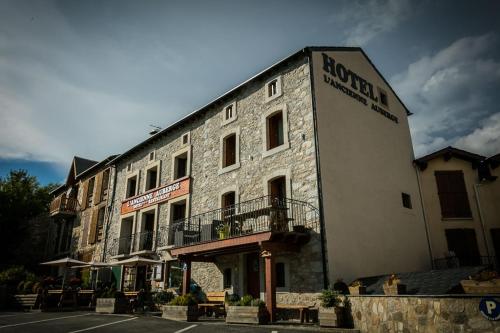Gallery image of Hôtel Restaurant L'ancienne Auberge in Bolquere Pyrenees 2000