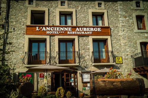 Gallery image of Hôtel Restaurant L'ancienne Auberge in Bolquere Pyrenees 2000