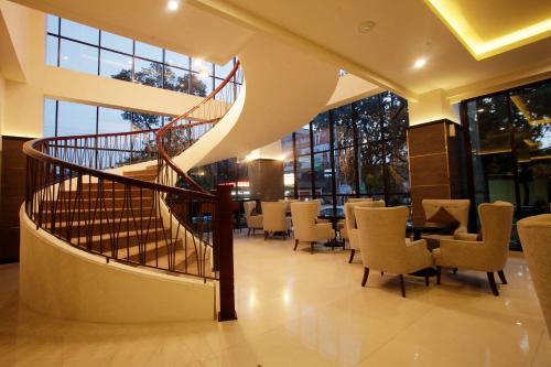 Ruang duduk di Swiss-Belinn Gajah Mada Medan