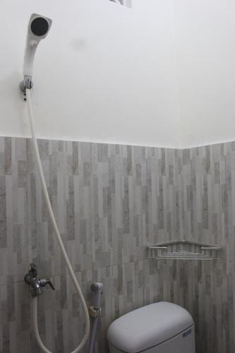 Kamar mandi di Rumah Pathuk Syariah Homestay