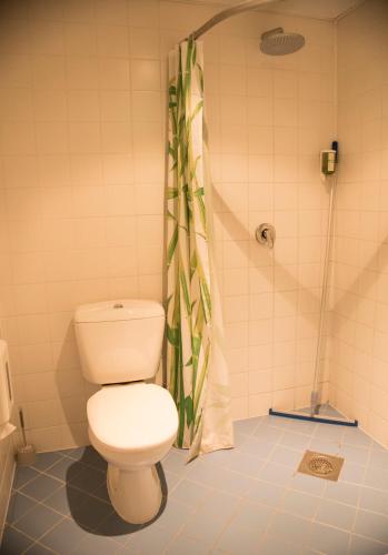 Un baño de Hotell Tamula