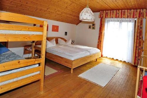 a bedroom with two bunk beds and a window at Surtmannhof in Sirnitz