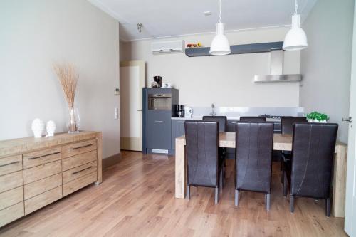a kitchen and dining room with a table and chairs at Hotel Beemster in Middenbeemster