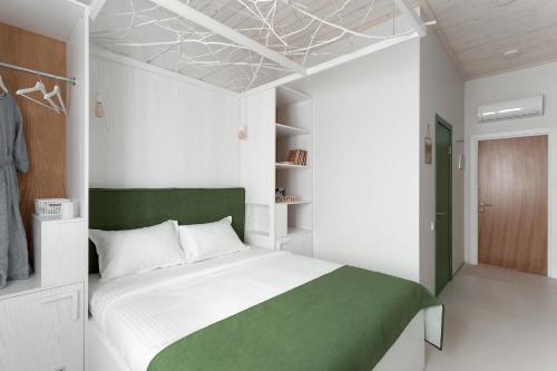 a bedroom with a green and white bed in it at City Hotel Bortoli by Ribas in Odesa
