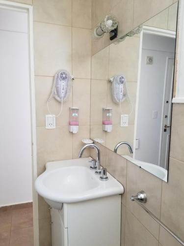 a bathroom with a sink and a mirror at M&A Apartament Centro in Bahía Blanca