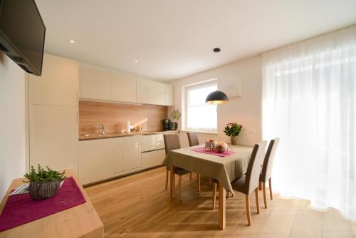 Una cocina o cocineta en Kronsun Percha
