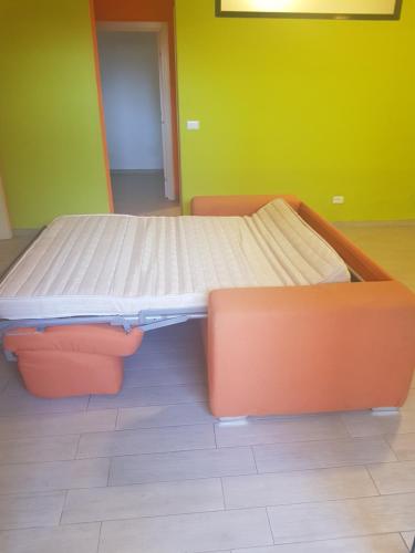 a large bed in a room with green walls at Surf House Cabo Verde in Santa Maria