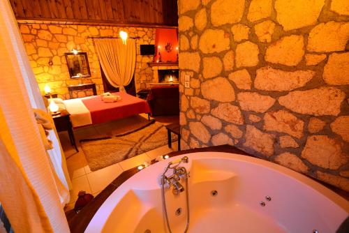 A bathroom at XENIOS ZEYS (ΞΕΝΙΟΣ ΖΕΥΣ)