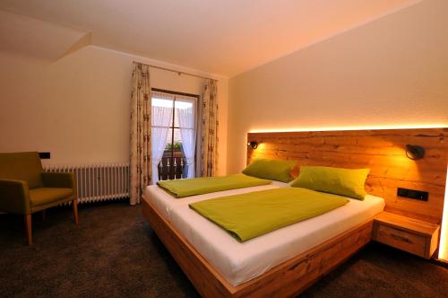 Hotel Gasthaus Zum Hirschenにあるベッド