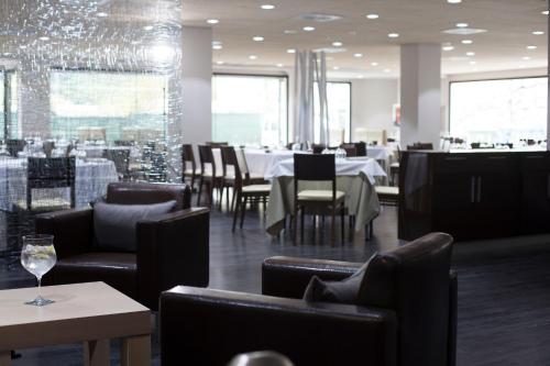 Reštaurácia alebo iné gastronomické zariadenie v ubytovaní Hotel K10