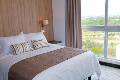 Postel nebo postele na pokoji v ubytování Urban Suites Apart Hotel