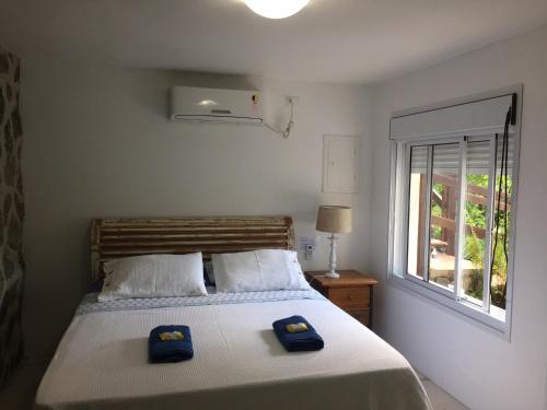Una cama o camas en una habitación de Suítes da Piscina