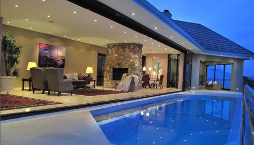 Aqua Terra Boutique Guesthouse - Simon's Town, Cape Townの敷地内または近くにあるプール