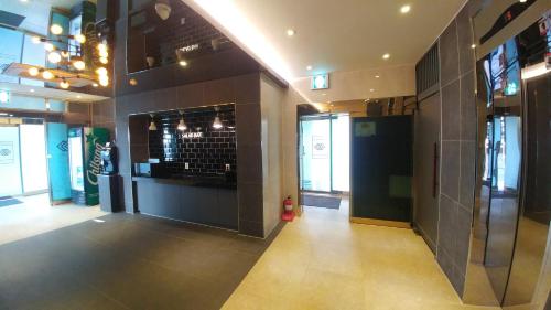 a lobby of a building with a lobby at Vovo Hotel in Seosan