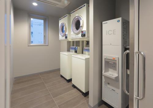 a laundry room with a washer and dryer at Kisarazu Washington Hotel in Kisarazu