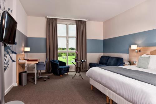 Postel nebo postele na pokoji v ubytování Mercure Chantilly Resort & Conventions