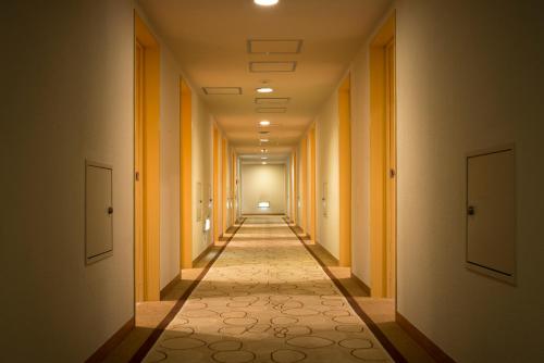 an empty hallway with a long corridor at Hachinohe Park Hotel in Hachinohe