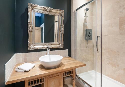 Gallery image of The Castle Esplanade Residence in Edinburgh