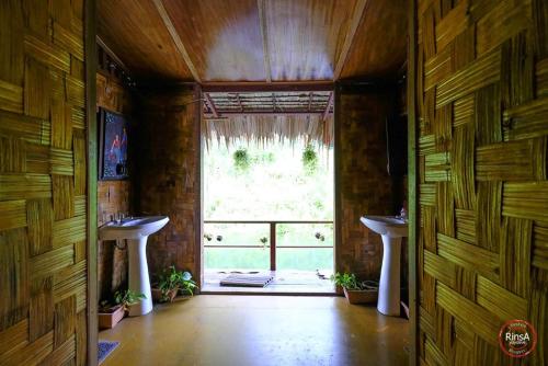 Μια τηλεόραση ή/και κέντρο ψυχαγωγίας στο Sweet Home Floating House