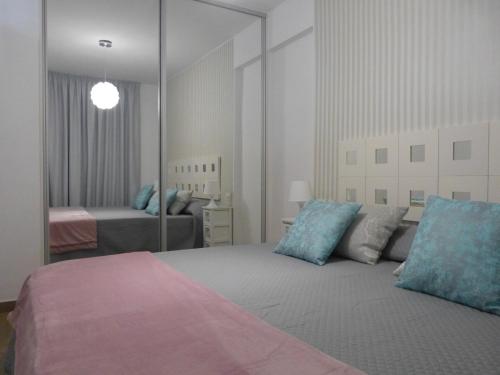 A bed or beds in a room at Ocean View Apartment By Suncanarias