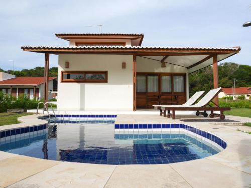Swimming pool sa o malapit sa #VEMPRAPIPA - Casa no Madeiro em Condomínio - Piscina & WIFI