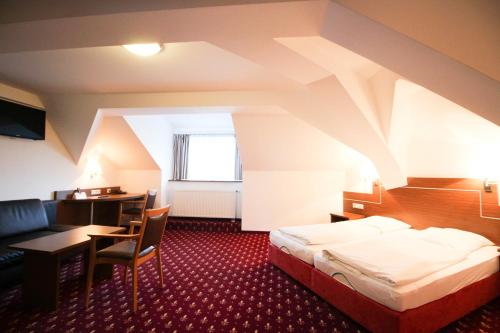 Postel nebo postele na pokoji v ubytování Hotel-Gasthof Obermeier