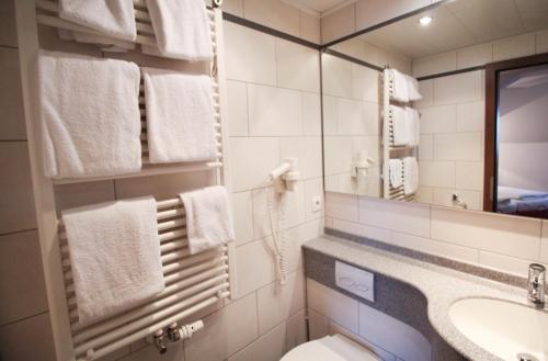 Ein Badezimmer in der Unterkunft Hotel-Gasthof Obermeier