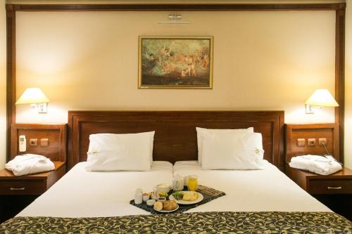 Postel nebo postele na pokoji v ubytování Avalon Airport Hotel Thessaloniki