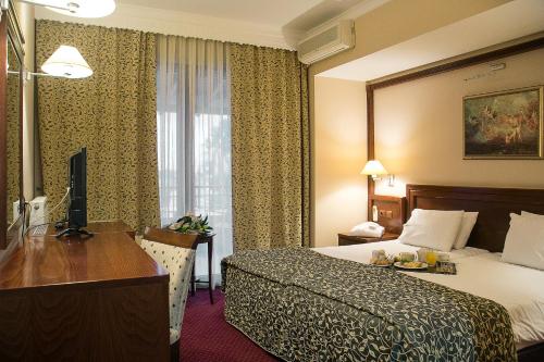 Postel nebo postele na pokoji v ubytování Avalon Airport Hotel Thessaloniki