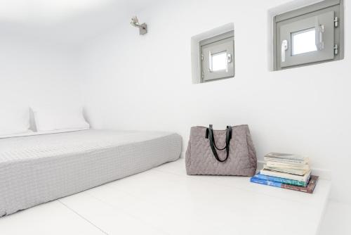 Кровать или кровати в номере Sandy & Salty Villas