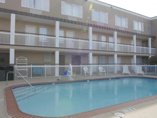 a large swimming pool in front of a hotel at Baymont by Wyndham Louisville East in Louisville