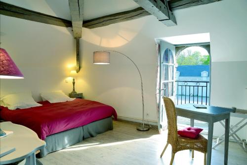 En eller flere senge i et værelse på Chateau La Touanne Loire valley