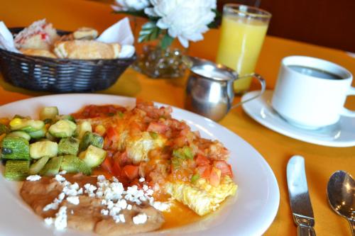 Comida en o cerca de este hotel
