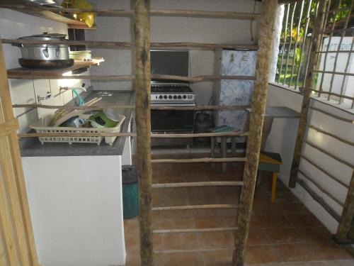 A kitchen or kitchenette at Hospedaria Cumuruxatiba