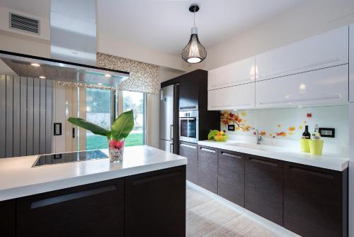 Kuchyň nebo kuchyňský kout v ubytování Girasole Villa