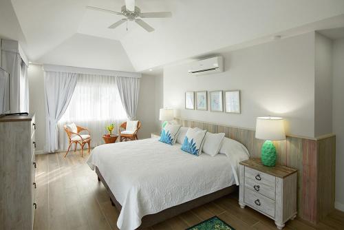 A bed or beds in a room at Coral Cay Villas