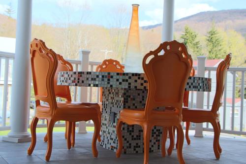 a table and four chairs on a porch at The Roxbury in Roxbury