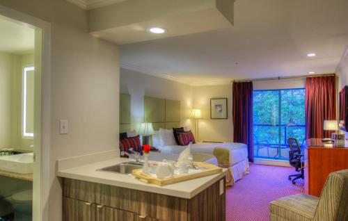 Gallery image of Executive Suites Hotel & Conference Center, Metro Vancouver in Burnaby