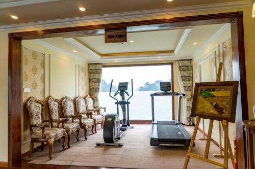 Phòng/tiện nghi tập thể dục tại Emperor Cruises Legacy Ha Long