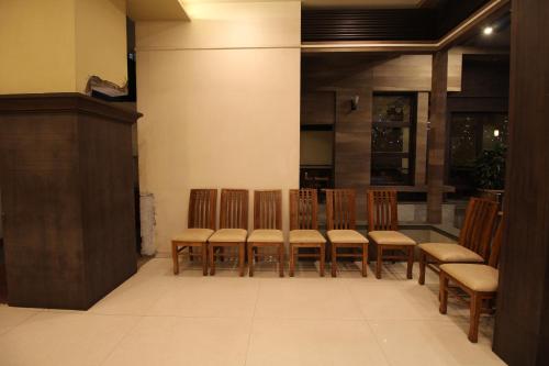 Hotel Sham Suman, Kolhapur- Opposite To Mahalaxmi Templeにあるシーティングエリア