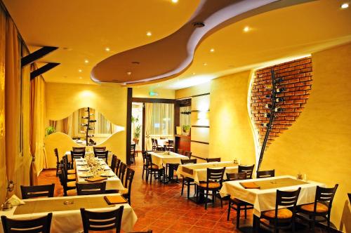 Restoran atau tempat lain untuk makan di Hotel Aqua Panon
