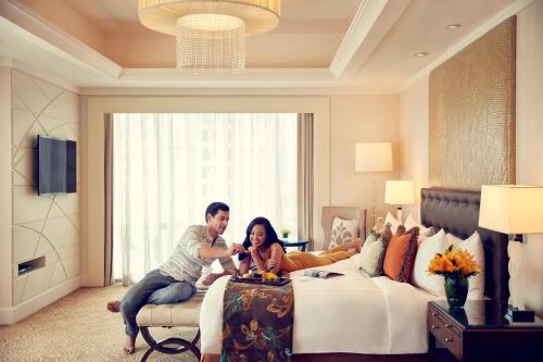 TV a/nebo společenská místnost v ubytování Fairmont Makati