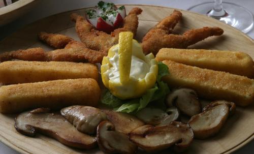 ホテルの敷地内または近くでの食事または食べ物