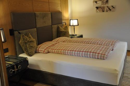 a bedroom with a bed with a checkered blanket at Appart Weißschrofenspitze in Sankt Anton am Arlberg