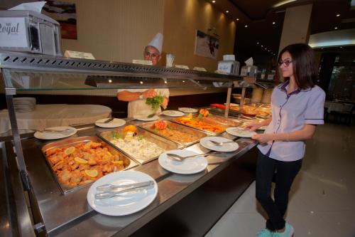 Eten bij of ergens in de buurt van het hotel

