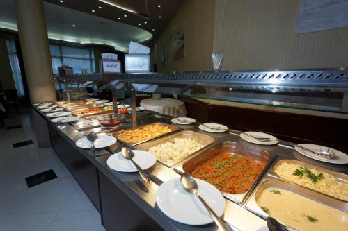 Eten bij of ergens in de buurt van het hotel

