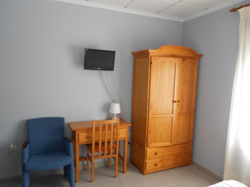 Una televisión o centro de entretenimiento en Hostal Donaire II