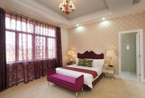 Postel nebo postele na pokoji v ubytování President Hotel at Umodzi Park